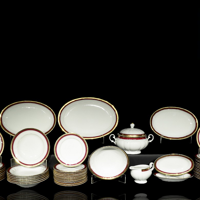 Porcelain enamelled and gilded tableware, Seltmann Bavaria, 20th century