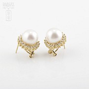 Pearl earrings in 18k yellow gold and diamonds. - 3