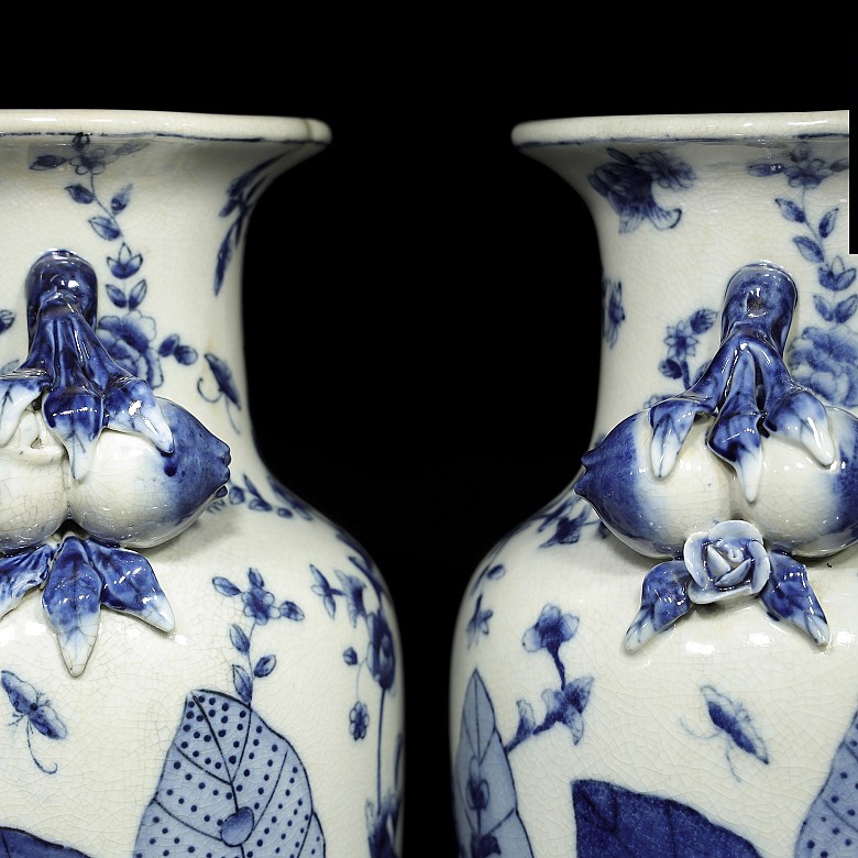 Pair of Chinese porcelain vases, 20th century - 2