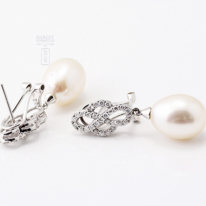 Pendientes con perlas blancas y diamantes en oro blanco 18k - 2
