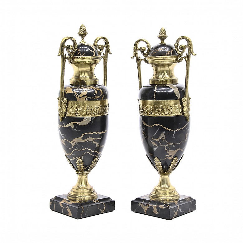 A Pair of marble glasses with gilt-bronze, 19th century