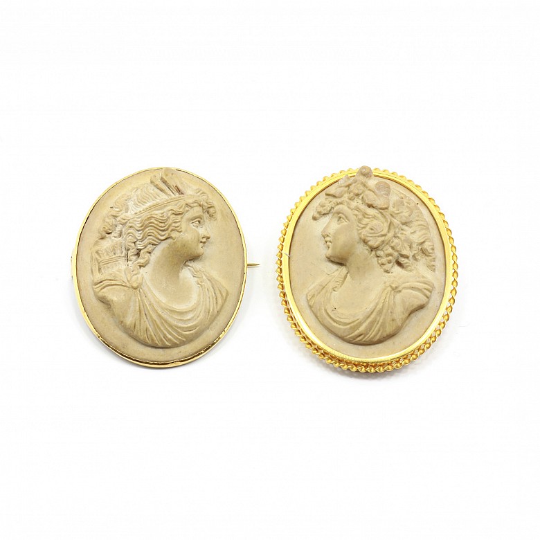 Pair of cameos in 18k yellow gold