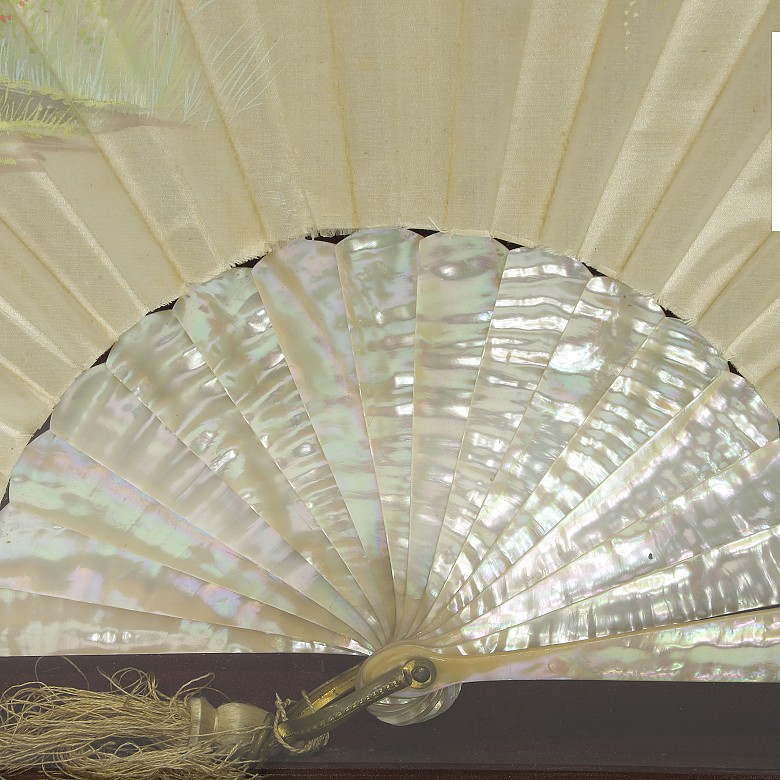 Silk and mother-of-pearl fan, 20th century - 3