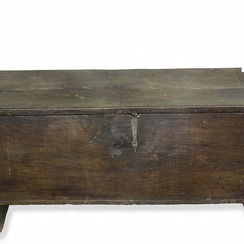 Castilian oak chest, 19th - 20th century