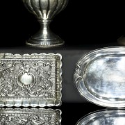 Lote de varios objetos de plata y cristal, siglo XX