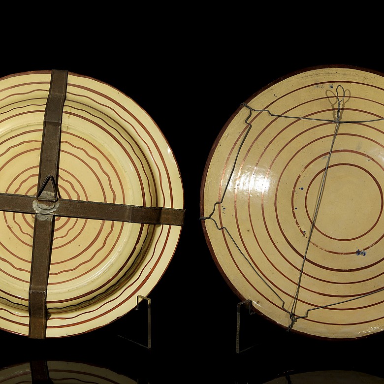 Two plates, Manises lustreware, 20th century