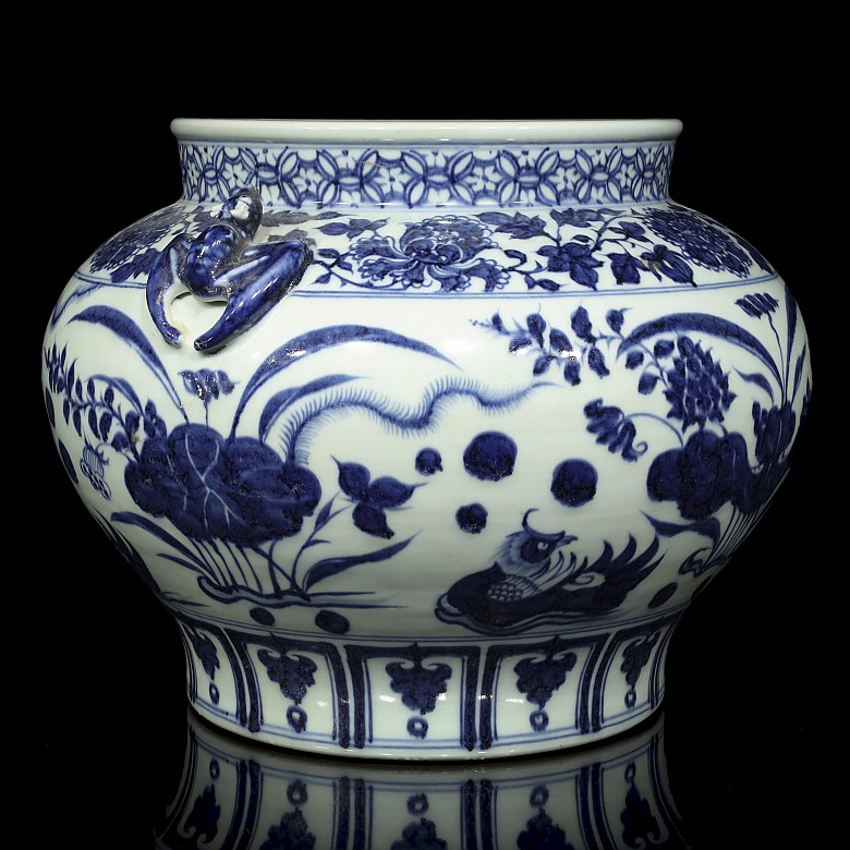Vase with handles, blue and white, Yuan style - 1