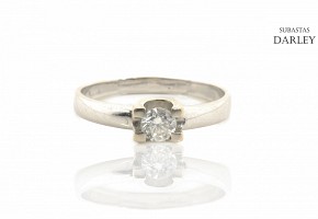 Solitaire ring in 18k white gold and a diamond
