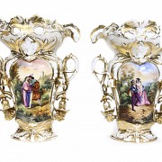 Pair of Elizabethan porcelain vases, 19th c.
