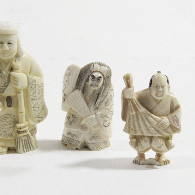 Lot four pieces of ivory - 2