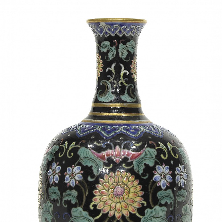Small black-family enamelled vase, Qianlong period.