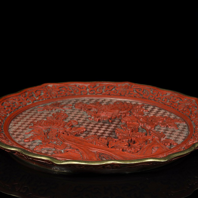 a Chinese cinnabar lacquer dish with chrysanthemums, 20th century