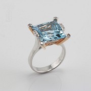 Bicolor ring in pink and white gold, topaz 9.55cts diamonds