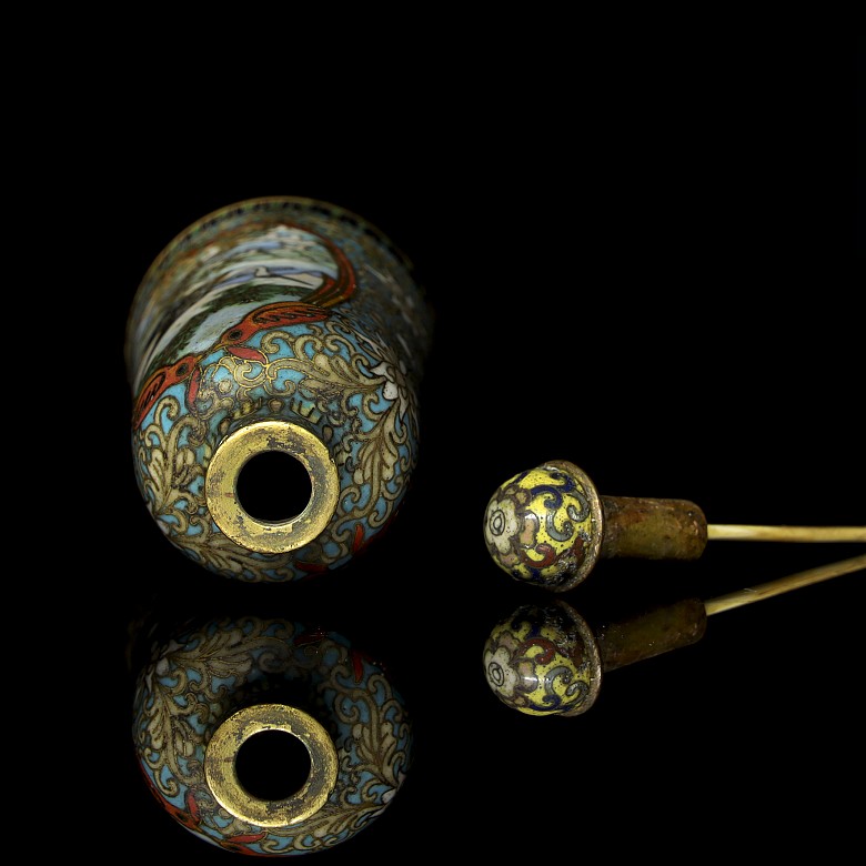 Cloisonné snuff bottle, Qing dynasty, early 20th century