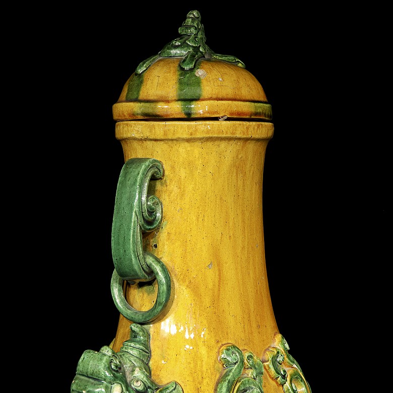 Large Sancai-glazed ceramic vase, Qing dynasty