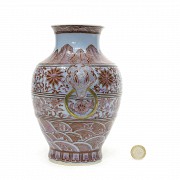 Vase with enamelled decoration, Qianlong period (1736 - 1795).
