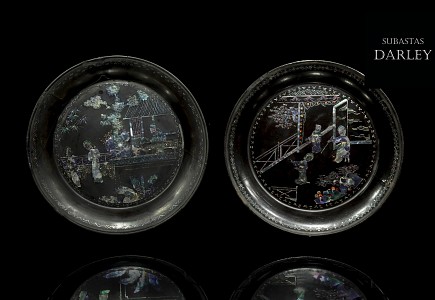 Pareja de platos lacados con inscrustaciones de nácar, dinastía Qing