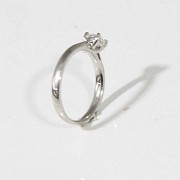 18k white gold ring with diamond.