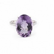 18k white gold ring with amethyst and diamonds.