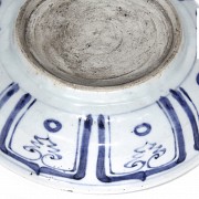 Pequeño plato en azul y blanco, estilo Yuan.