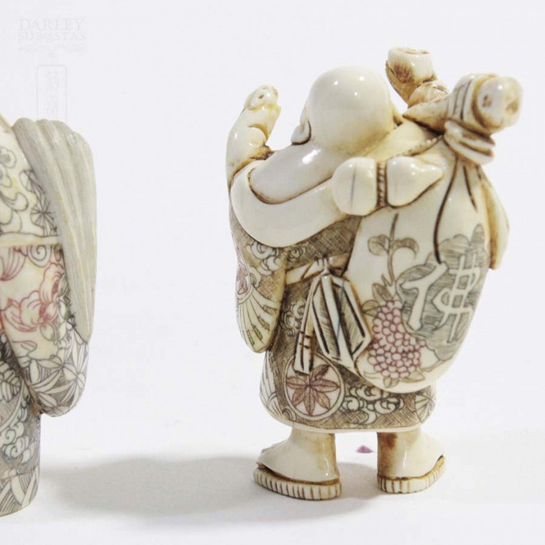 Two ivory Buddhas - 7