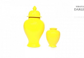 Yellow ceramic lot, 20th century