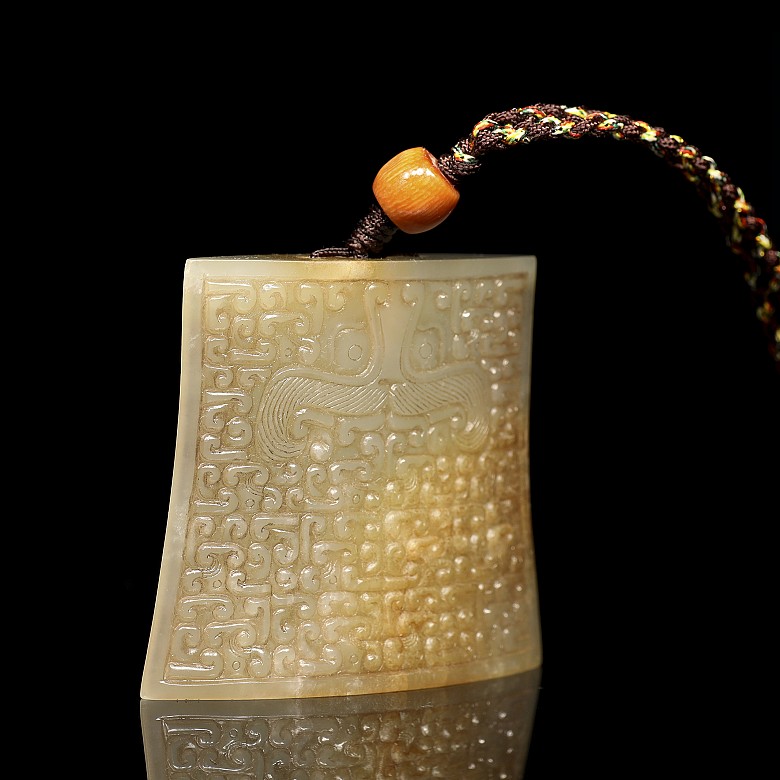 Pieza de jade blanco tallado, dinastía Han occidental