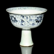 Blue and white stem cup, Yuan dynasty