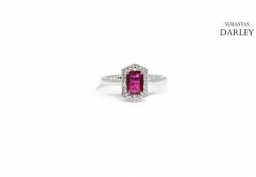 18k white gold, ruby ​​and diamond ring