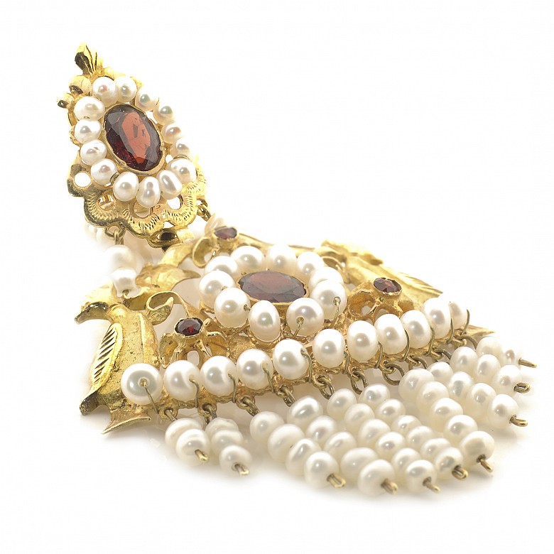 Pendant in 18 k yellow gold, rubies and pearls