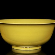 Gran bowl de porcelana vidriada amarilla, dinastía Qing, Xuangtong