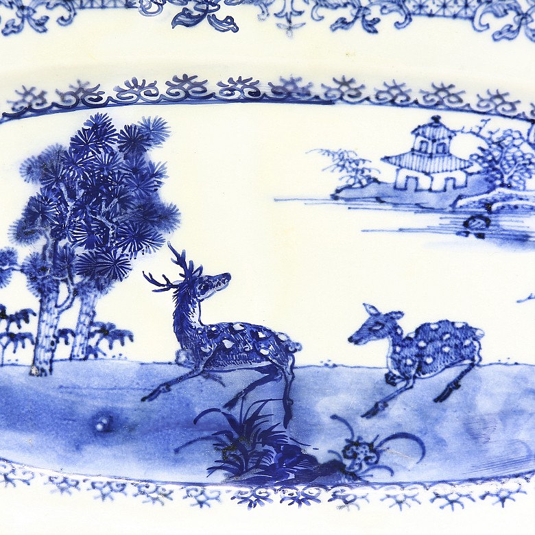 Two Chinese porcelain trays, 18th century