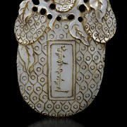 Mother-of-pearl 'fruit' plaque, Qing dynasty