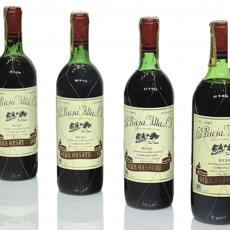 Conjunto de siete botellas vino de Rioja, cosecha 1978