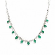 18 kt white gold necklace with emerald and diamonds