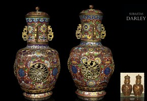 Pair of giratiorian vases, 19th - 20th century