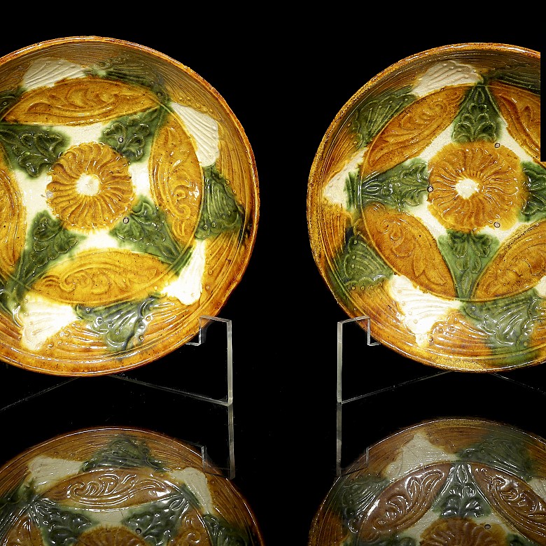 Pair of Sancai glazed pottery bowls, Tang dynasty (618 - 906)