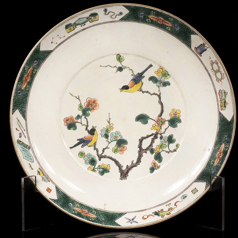 Plato con pájaros y rama, porcelana esmaltada, S.XX