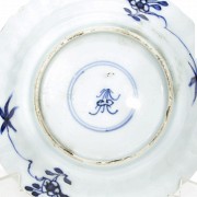 Pair of blue and white porcelain dishes, Qing dynasty