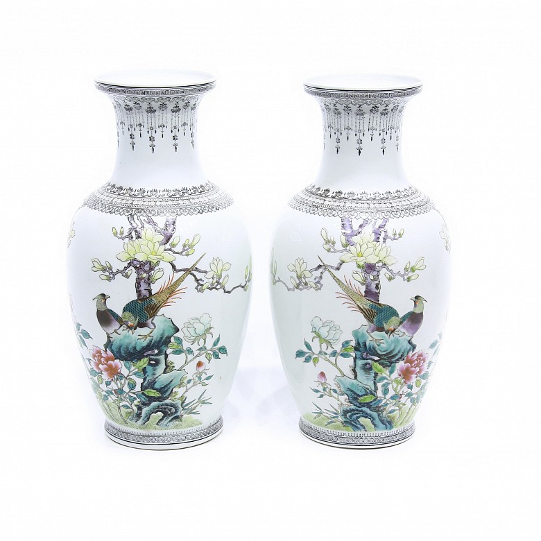 Pair of glazed porcelain vases, China, 20th century
