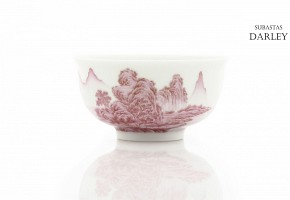Small enameled porcelain bowl, Qianlong seal mark.