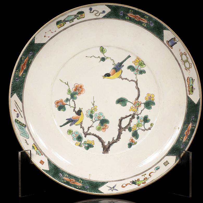 Plato con pájaros y rama, porcelana esmaltada, S.XX