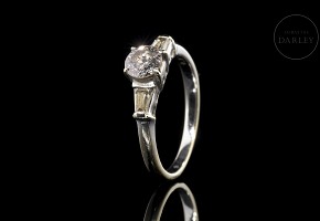 18k white gold solitaire with diamonds