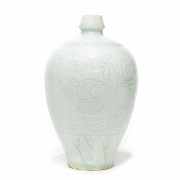 Vase with carved decoration, Hutian, Northern Song dynasty (960 - 1127)