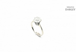Solitaire in 18k white gold, with an old-cut diamond.