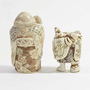 Two figures of Japanese ivory - 7
