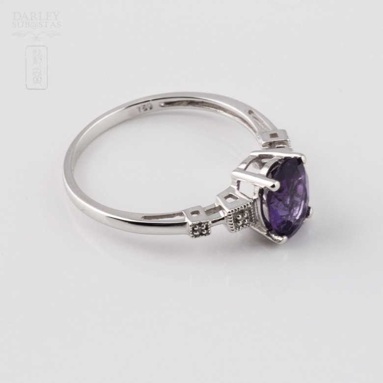 18k white gold ring with amethyst and diamonds.