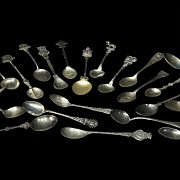 Lote de cucharas de plata, ley 800, de diferentes nacionalidades, S.XX