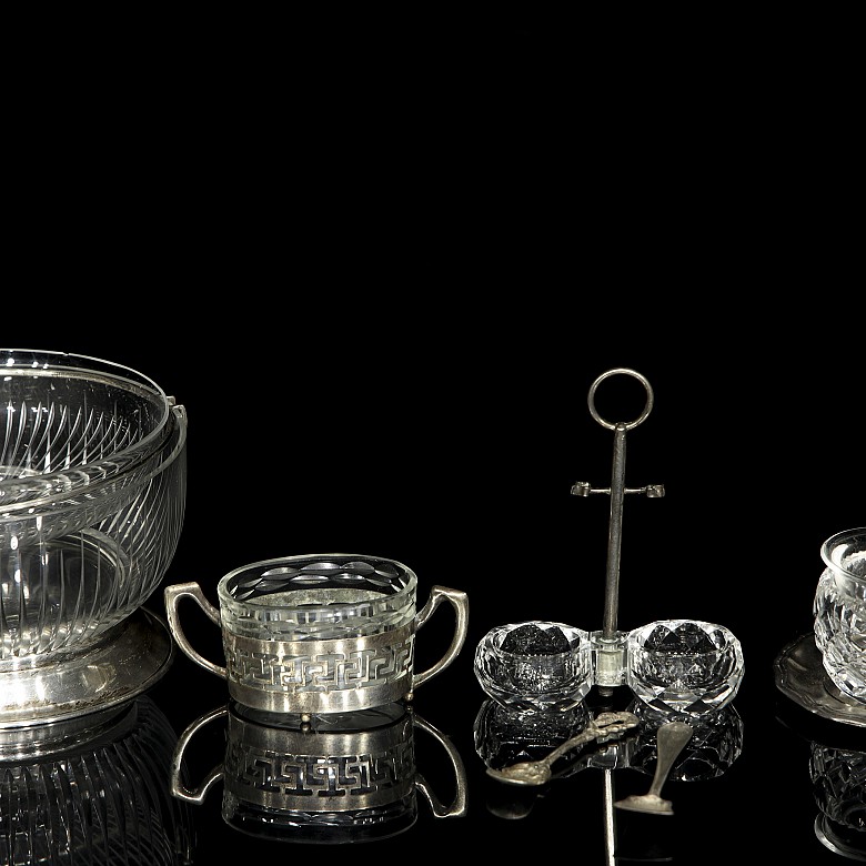 Lot of small pieces in silver, metal and glass - 3