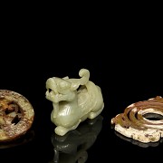 Tres pequeñas piezas de jade estilo Han